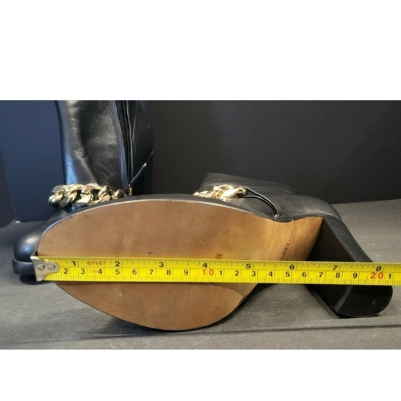 $1550 AUTHENTIC Givenchy Chain Embellished Black Leather Boots SZ EU 39 - Picture 10 of 12